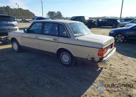 1987 Volvo 244 Dl/Gl z USA, uszkodzony, nr VIN YV1AX8840H1232586
